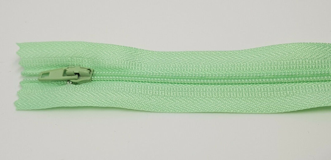 Nylon Closed End Auto-lock Zips 4in, 8in (20cm) 10in (25cm). Dressmaking, crafts.