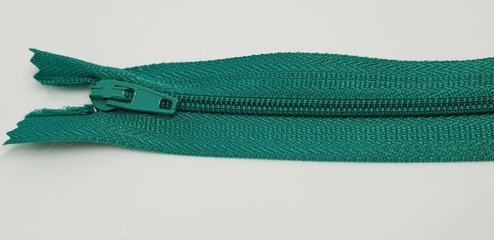 Nylon Closed End Auto-lock Zips 4in, 8in (20cm) 10in (25cm). Dressmaking, crafts.