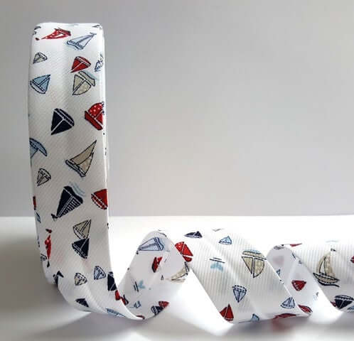 Blue/Red Beach/Sailboat Bias Binding x 1m. Double fold 18mm /30mm wide